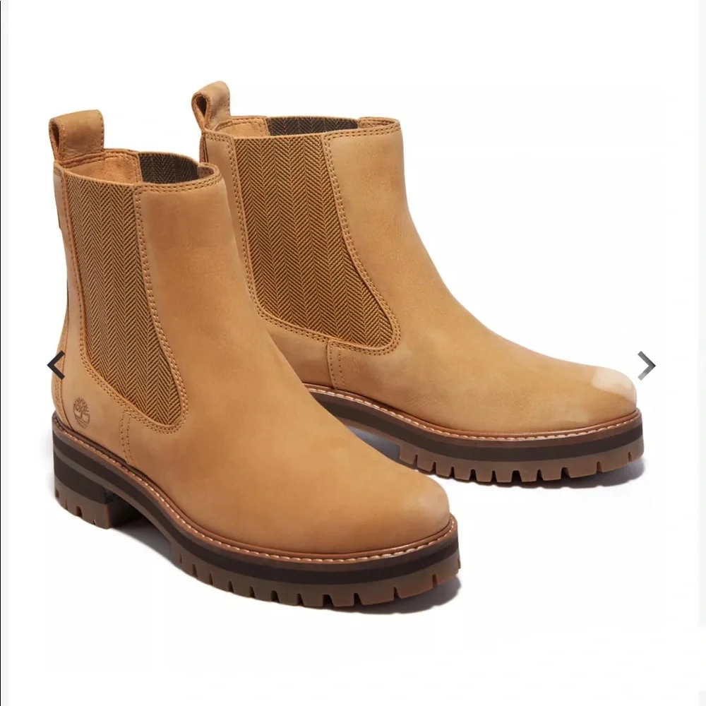 WOMEN'S COURMAYEUR VALLEY CHELSEA BOOTS